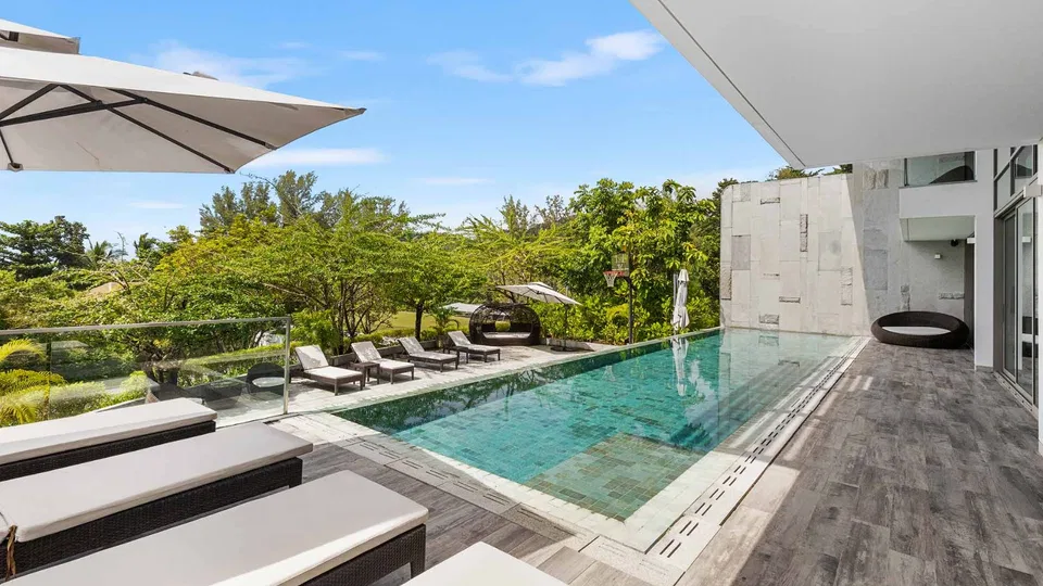 4 Bedroom Oceanview Duplex Penthouse for Sale at Malaiwana - Image 2
