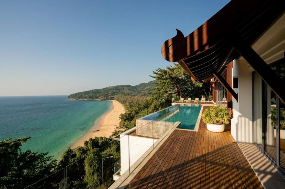 Luxurious 4 Bedroom Oceanfront Villa for Sale at Malaiwana, Naithon - Image 3